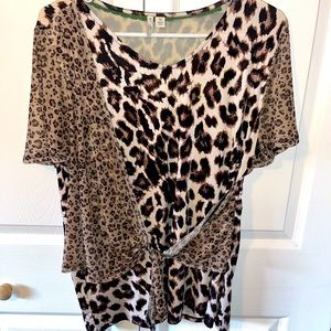 J/M Sportswear multicolored blouse medium in great used condition.